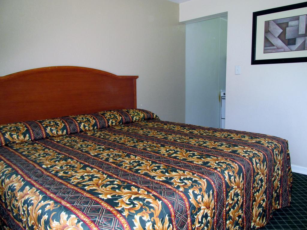 Country Inn Motel Oakdale Esterno foto
